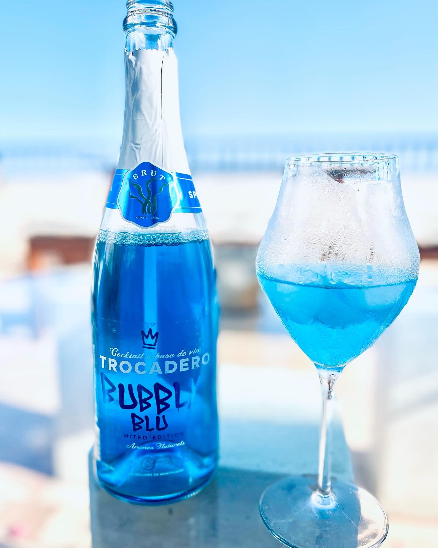 トロカデーロ・バブリーブルー TROCADERO BUBBLY BLU (Cocktail a base de Vin Mousseux)